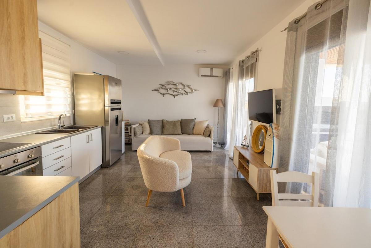 Charisma Front Apartment *